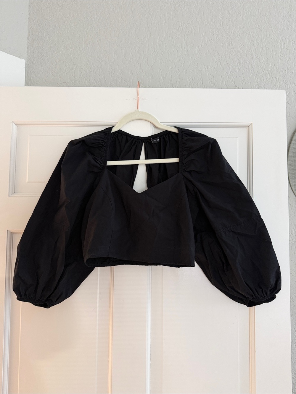 Zara Black Puff-Sleeve Cropped Blouse